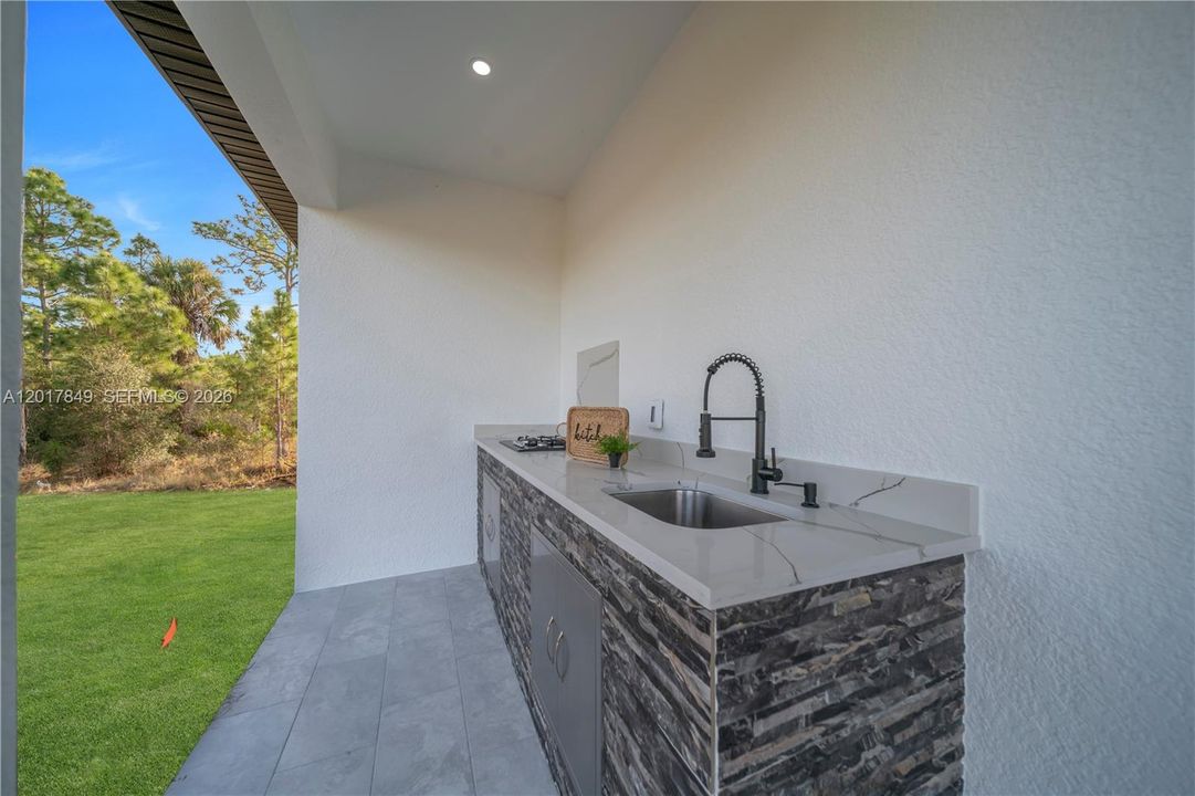 Activo con contrato: $359,000 (4 camas, 3 baños, 1585 Pies cuadrados)