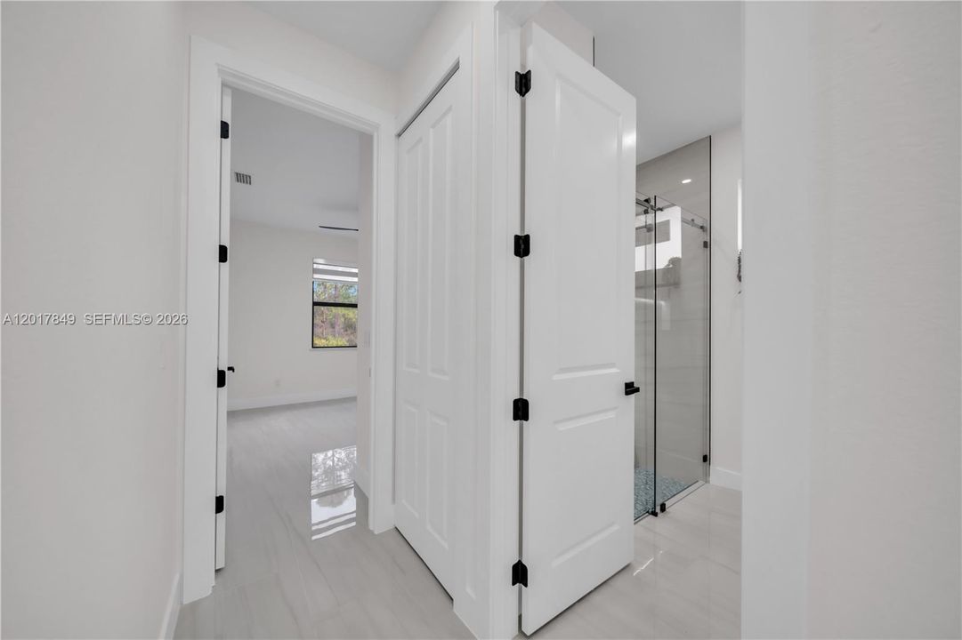 Activo con contrato: $359,000 (4 camas, 3 baños, 1585 Pies cuadrados)