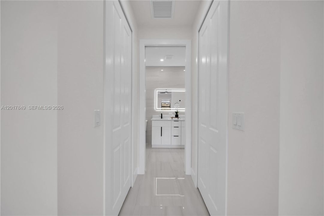 Activo con contrato: $359,000 (4 camas, 3 baños, 1585 Pies cuadrados)