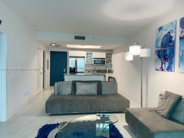 Activo con contrato: $3,600 (1 camas, 1 baños, 833 Pies cuadrados)