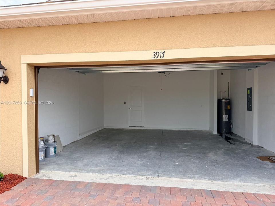 For Rent: $2,500 (4 beds, 3 baths, 1933 Square Feet)