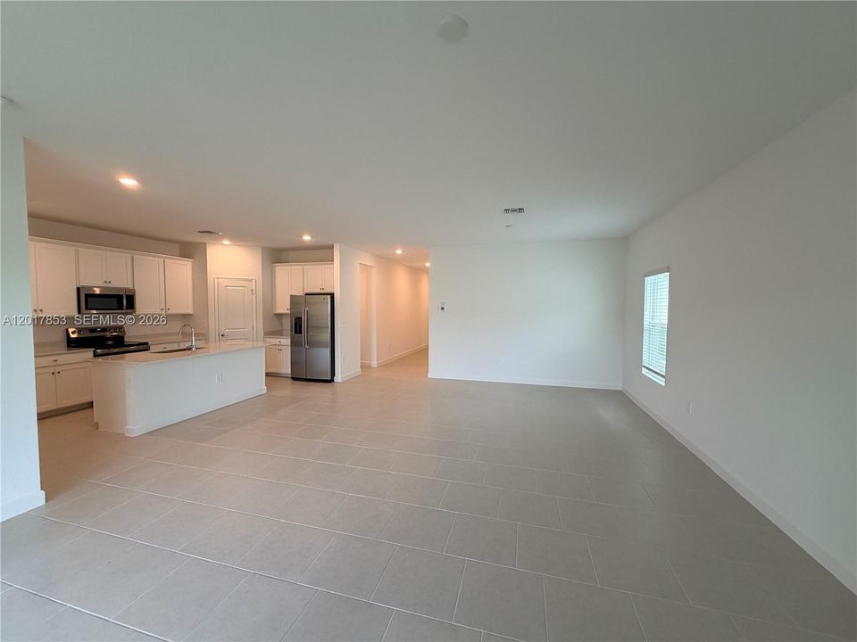 For Rent: $2,500 (4 beds, 3 baths, 1933 Square Feet)