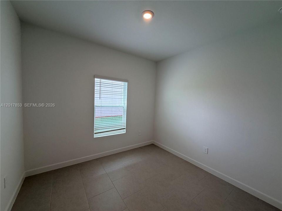 For Rent: $2,500 (4 beds, 3 baths, 1933 Square Feet)