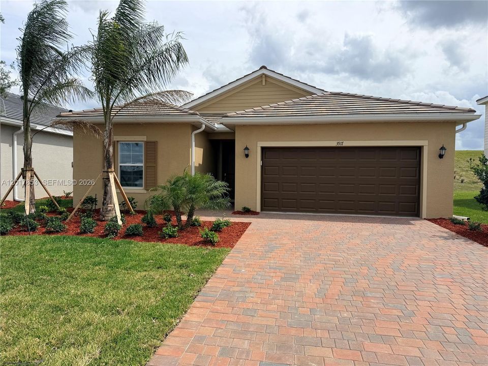 For Rent: $2,500 (4 beds, 3 baths, 1933 Square Feet)