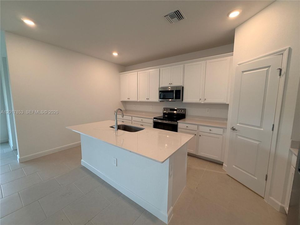 For Rent: $2,500 (4 beds, 3 baths, 1933 Square Feet)