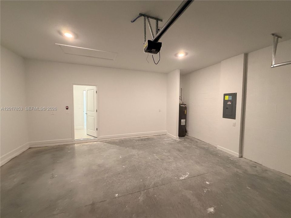 For Rent: $2,500 (4 beds, 3 baths, 1933 Square Feet)
