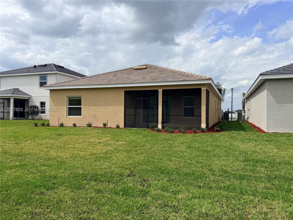 For Rent: $2,500 (4 beds, 3 baths, 1933 Square Feet)