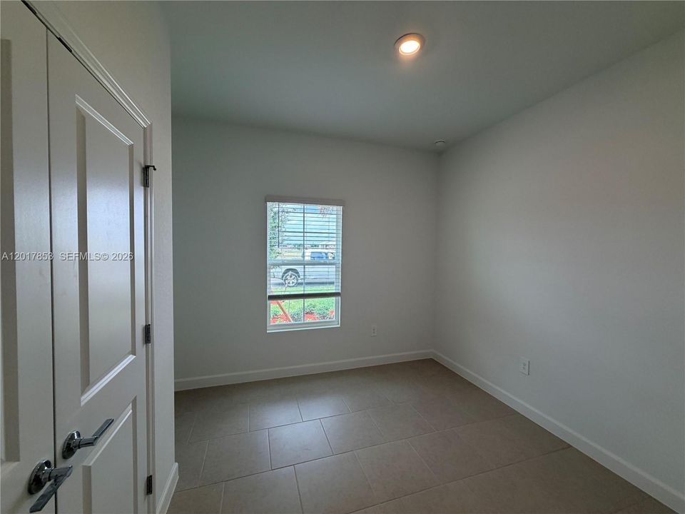 For Rent: $2,500 (4 beds, 3 baths, 1933 Square Feet)