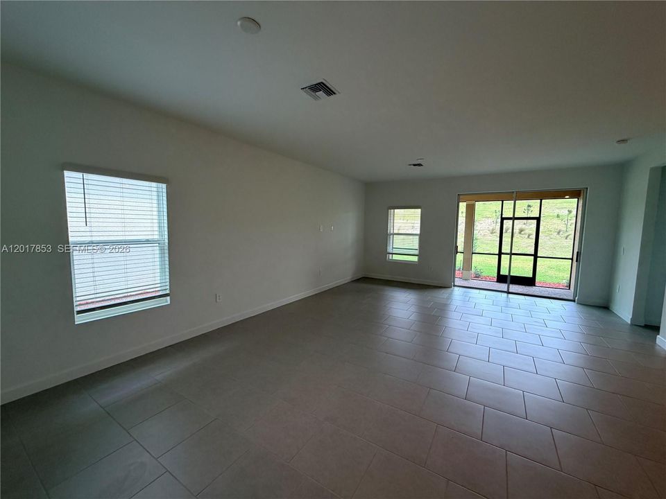 For Rent: $2,500 (4 beds, 3 baths, 1933 Square Feet)