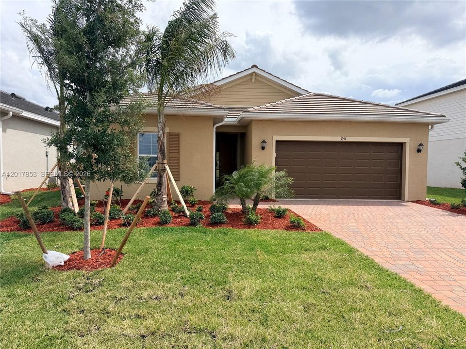 For Rent: $2,500 (4 beds, 3 baths, 1933 Square Feet)