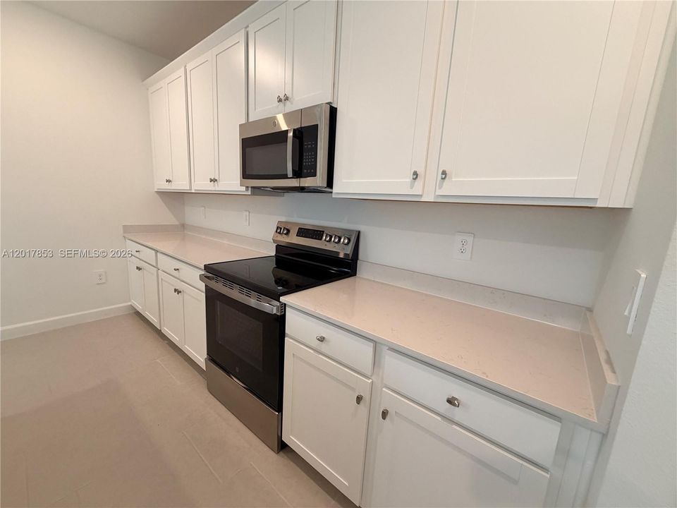 For Rent: $2,500 (4 beds, 3 baths, 1933 Square Feet)