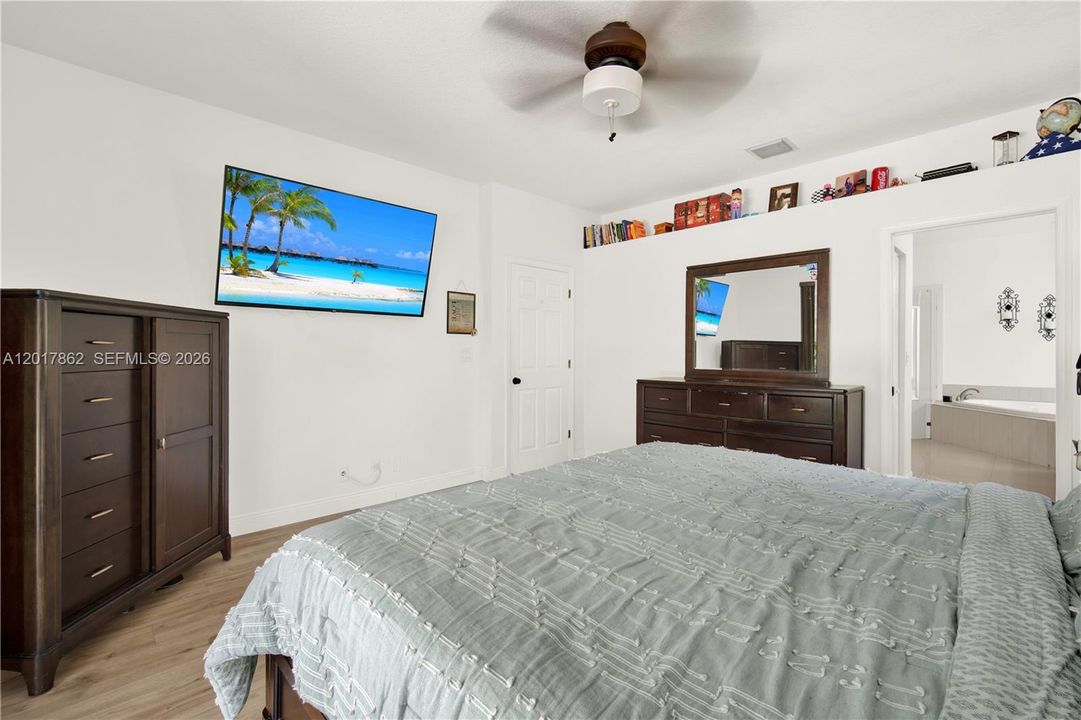 Activo con contrato: $1,050,000 (5 camas, 3 baños, 2650 Pies cuadrados)