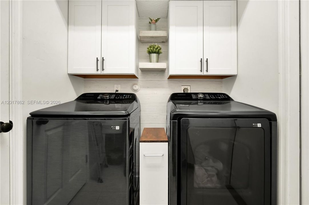 Activo con contrato: $1,050,000 (5 camas, 3 baños, 2650 Pies cuadrados)