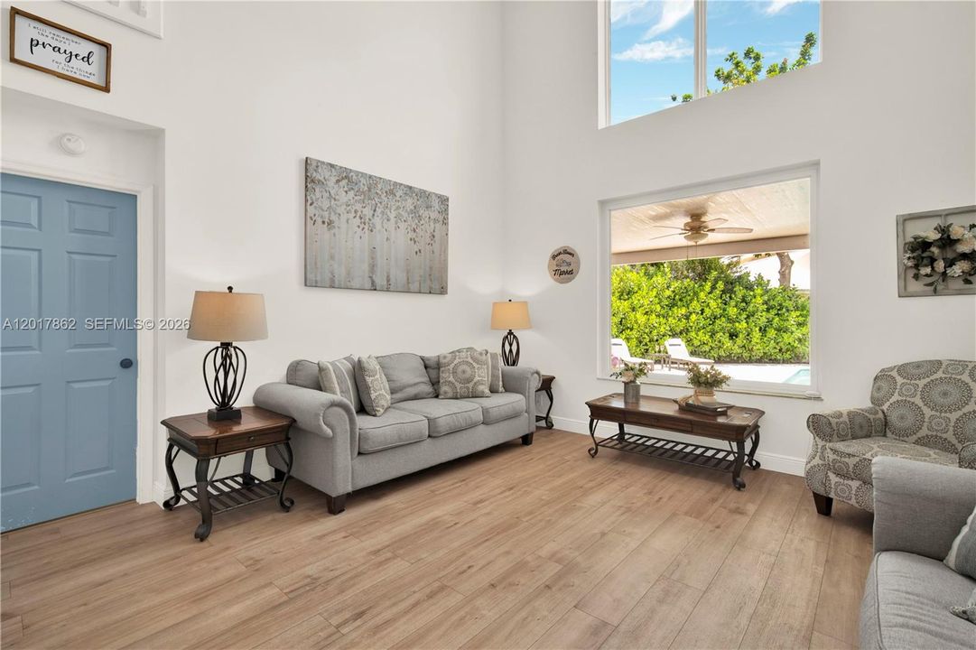 Activo con contrato: $1,050,000 (5 camas, 3 baños, 2650 Pies cuadrados)