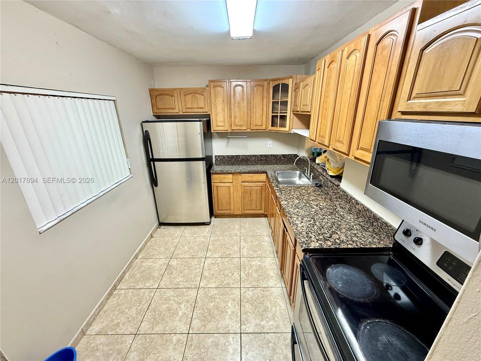 For Sale: $225,000 (2 beds, 2 baths, 965 Square Feet)