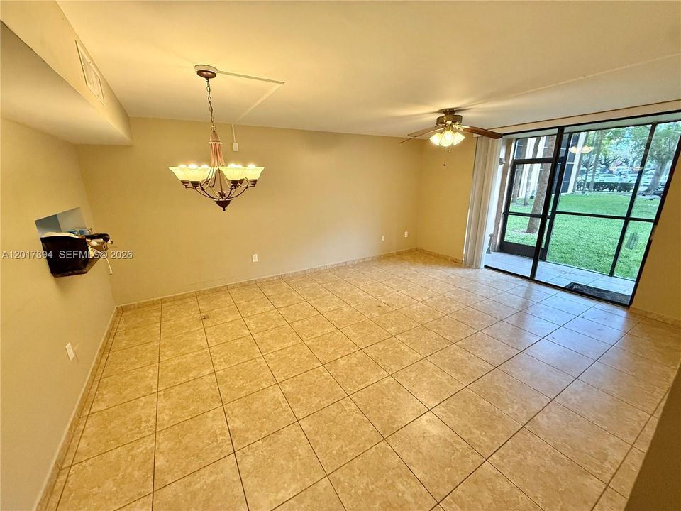 For Sale: $225,000 (2 beds, 2 baths, 965 Square Feet)