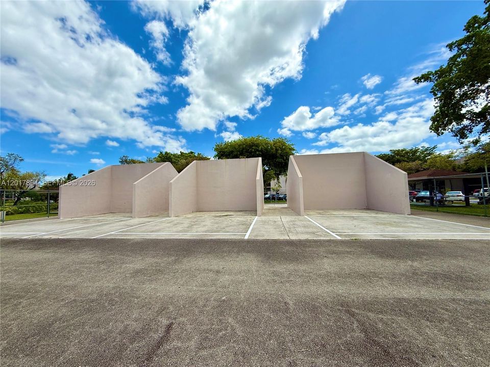 For Sale: $225,000 (2 beds, 2 baths, 965 Square Feet)