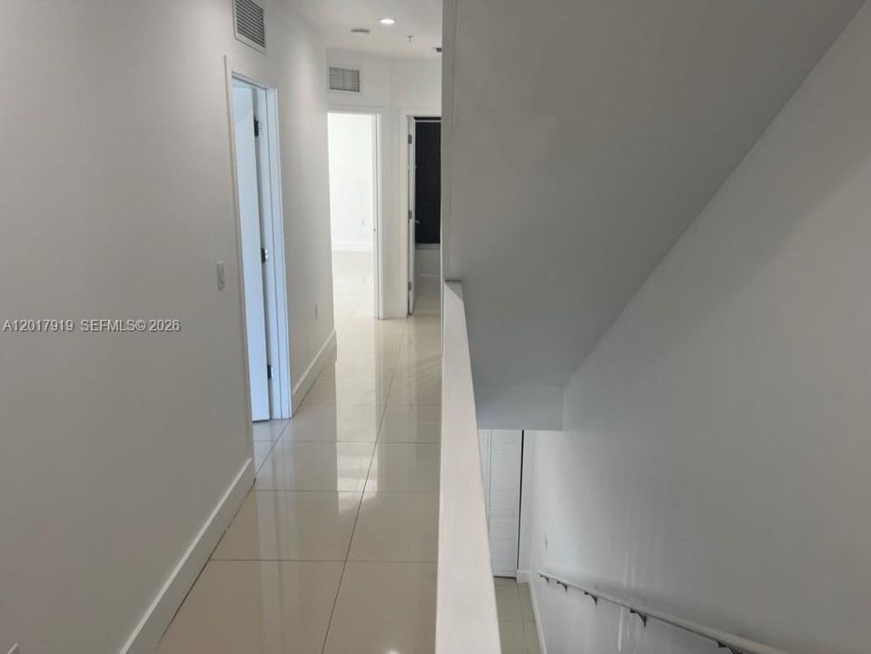 Activo con contrato: $3,500 (3 camas, 3 baños, 1850 Pies cuadrados)