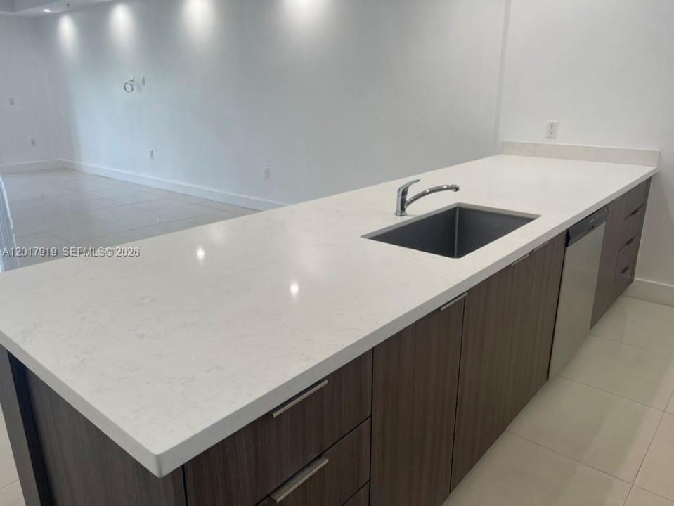 Activo con contrato: $3,500 (3 camas, 3 baños, 1850 Pies cuadrados)