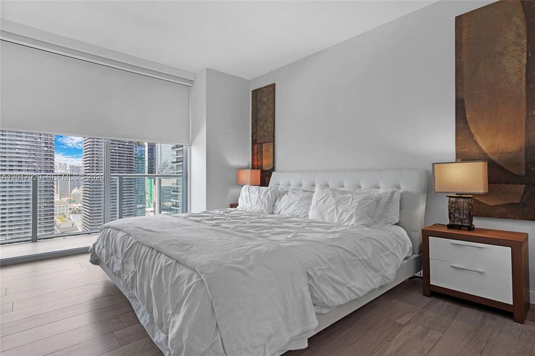 Active With Contract: $3,499 (1 beds, 1 baths, 812 Square Feet)
