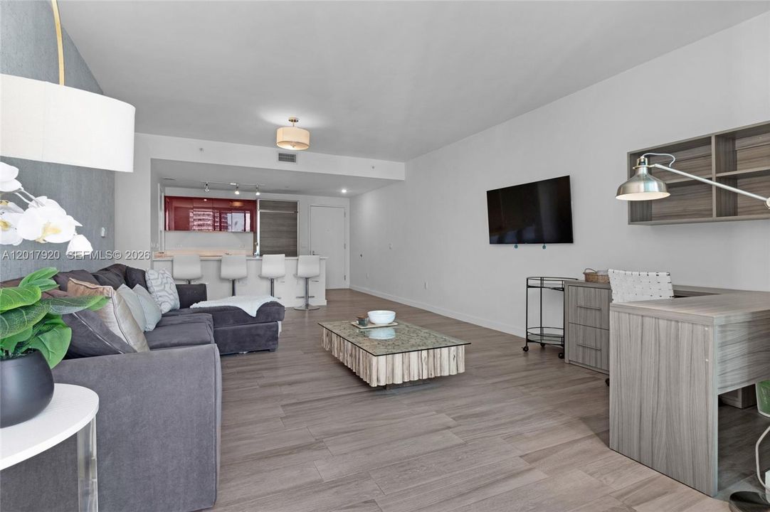 Active With Contract: $3,499 (1 beds, 1 baths, 812 Square Feet)