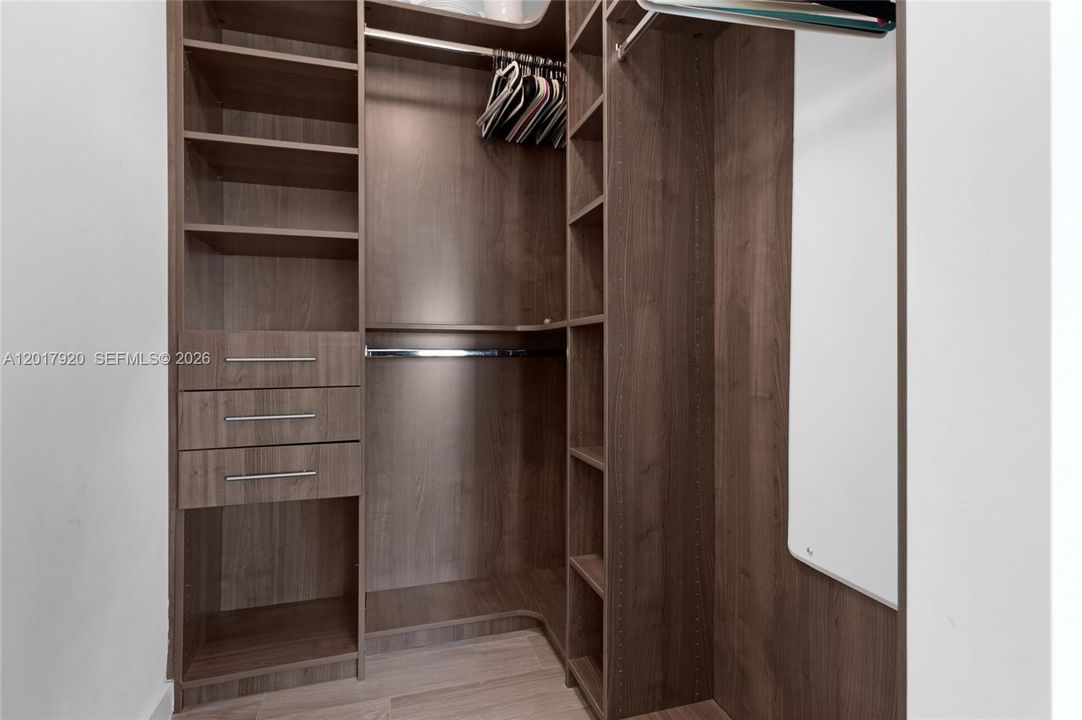 Active With Contract: $3,499 (1 beds, 1 baths, 812 Square Feet)