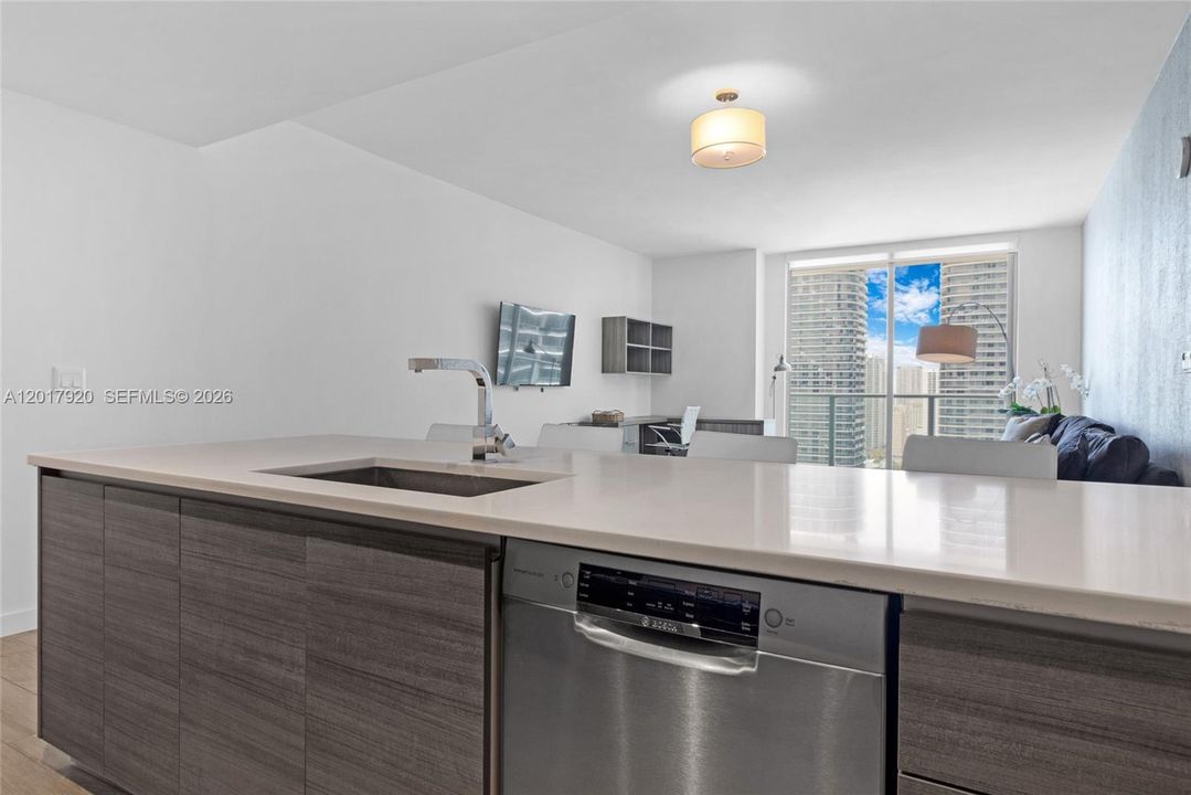 Active With Contract: $3,499 (1 beds, 1 baths, 812 Square Feet)