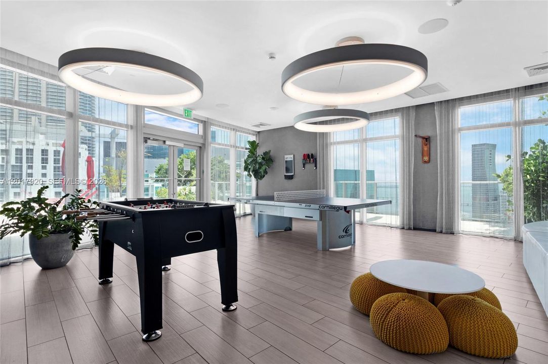 Active With Contract: $3,499 (1 beds, 1 baths, 812 Square Feet)