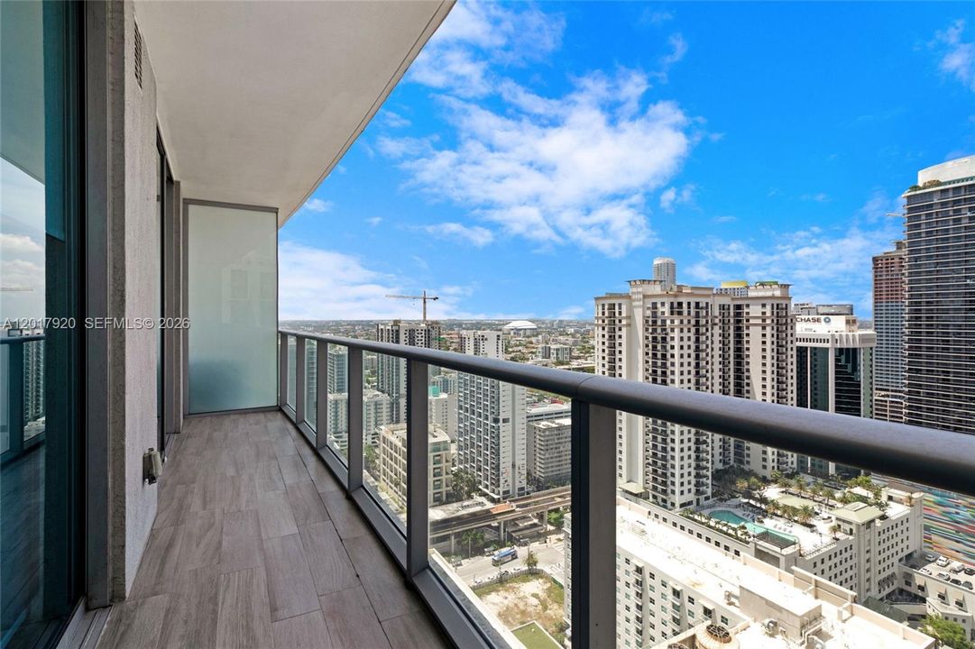 Active With Contract: $3,499 (1 beds, 1 baths, 812 Square Feet)