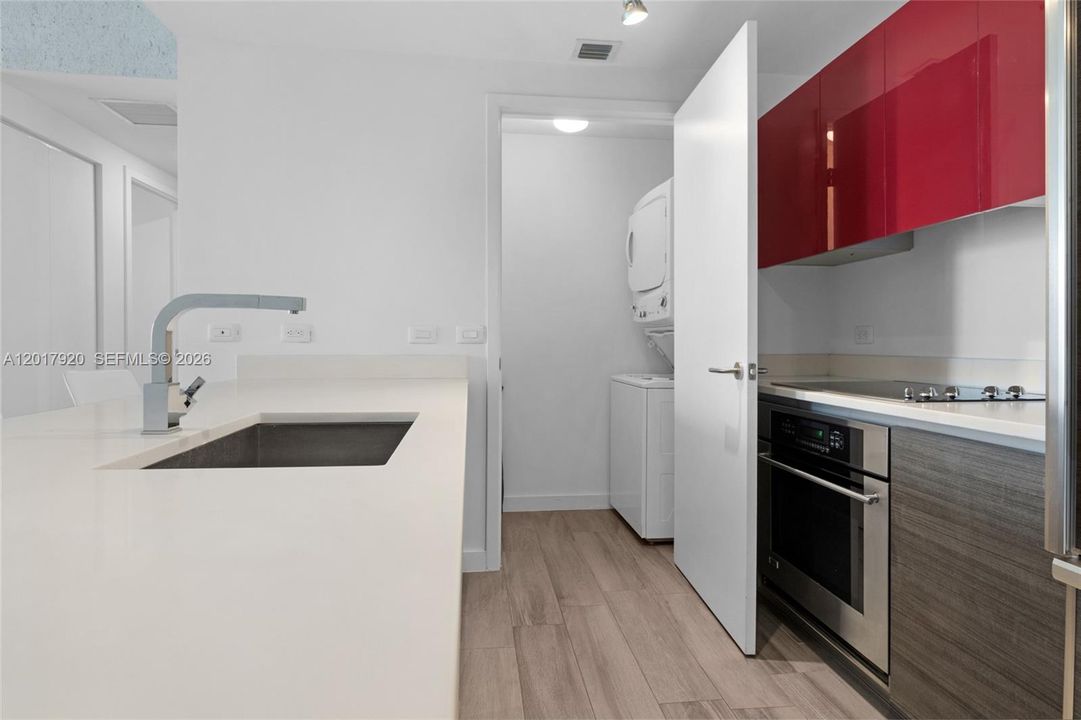 Active With Contract: $3,499 (1 beds, 1 baths, 812 Square Feet)