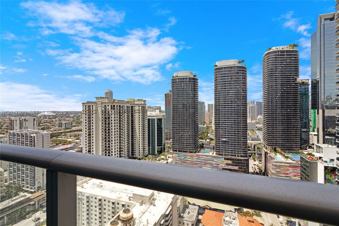 Active With Contract: $3,499 (1 beds, 1 baths, 812 Square Feet)