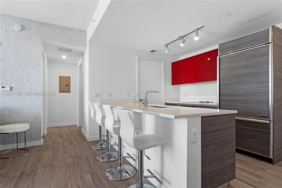 Active With Contract: $3,499 (1 beds, 1 baths, 812 Square Feet)
