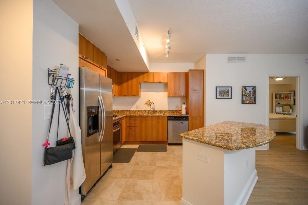 Activo con contrato: $290,000 (2 camas, 2 baños, 1114 Pies cuadrados)