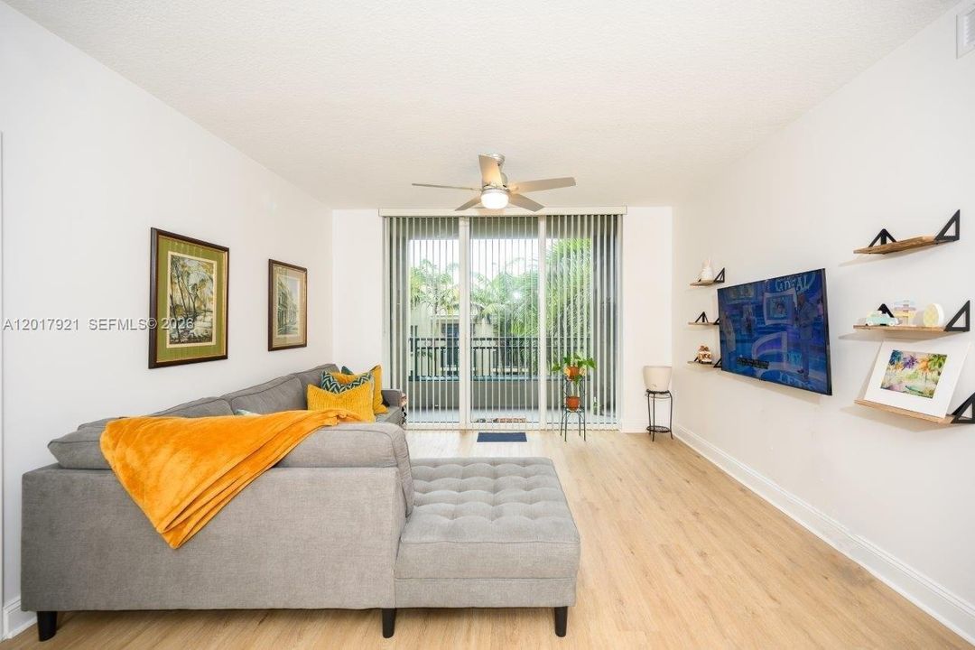 Activo con contrato: $290,000 (2 camas, 2 baños, 1114 Pies cuadrados)