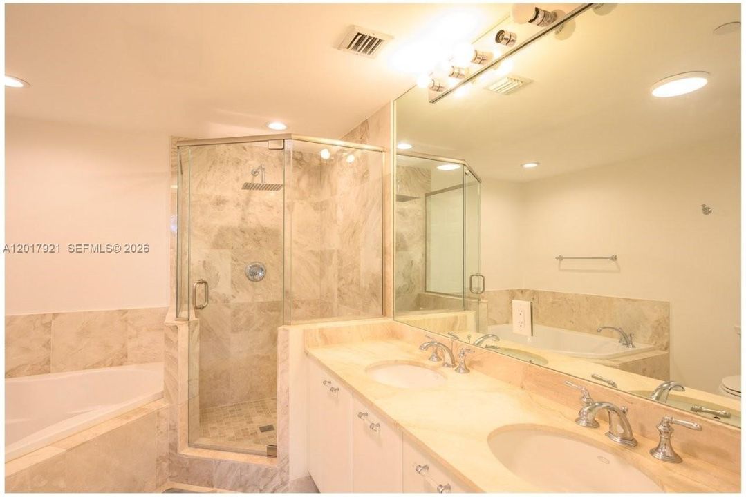 Activo con contrato: $290,000 (2 camas, 2 baños, 1114 Pies cuadrados)