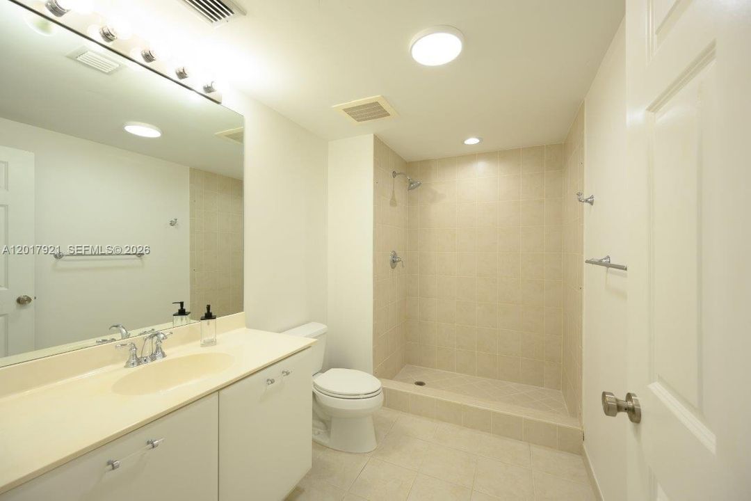 Activo con contrato: $290,000 (2 camas, 2 baños, 1114 Pies cuadrados)