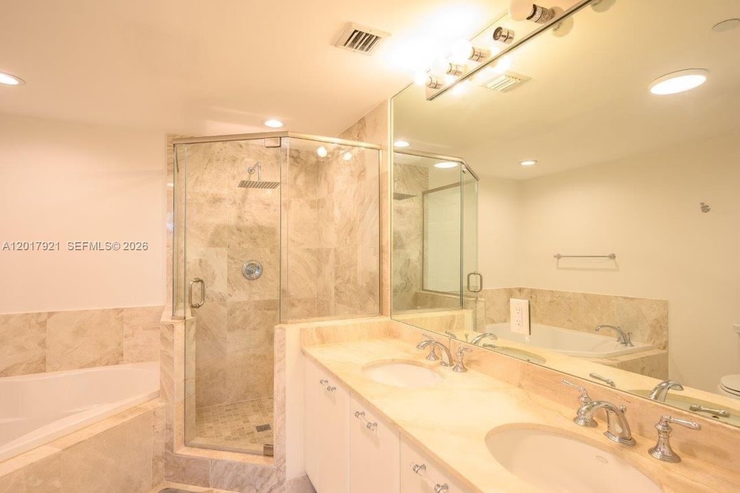 Activo con contrato: $290,000 (2 camas, 2 baños, 1114 Pies cuadrados)