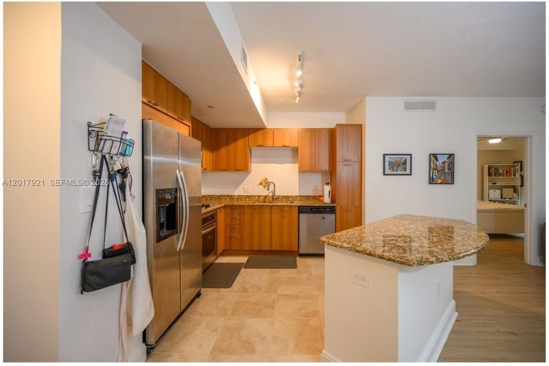 Activo con contrato: $290,000 (2 camas, 2 baños, 1114 Pies cuadrados)