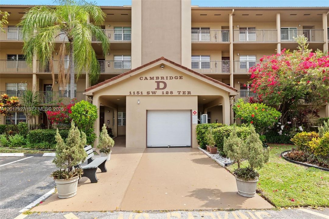 Active With Contract: $235,000 (2 beds, 2 baths, 1192 Square Feet)