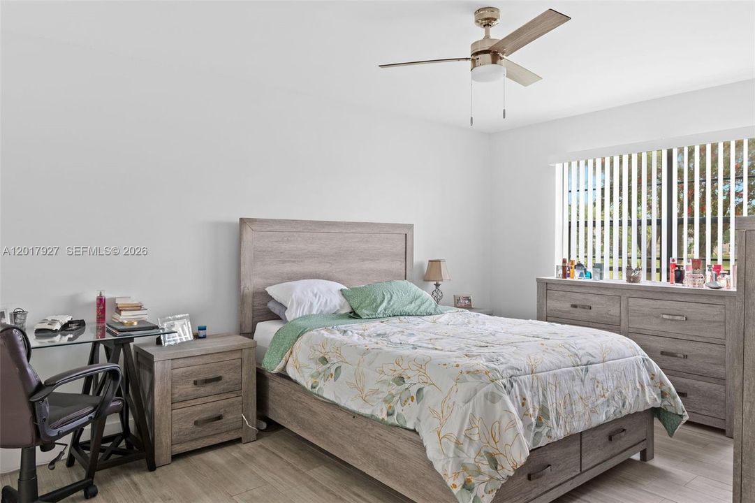 Active With Contract: $235,000 (2 beds, 2 baths, 1192 Square Feet)