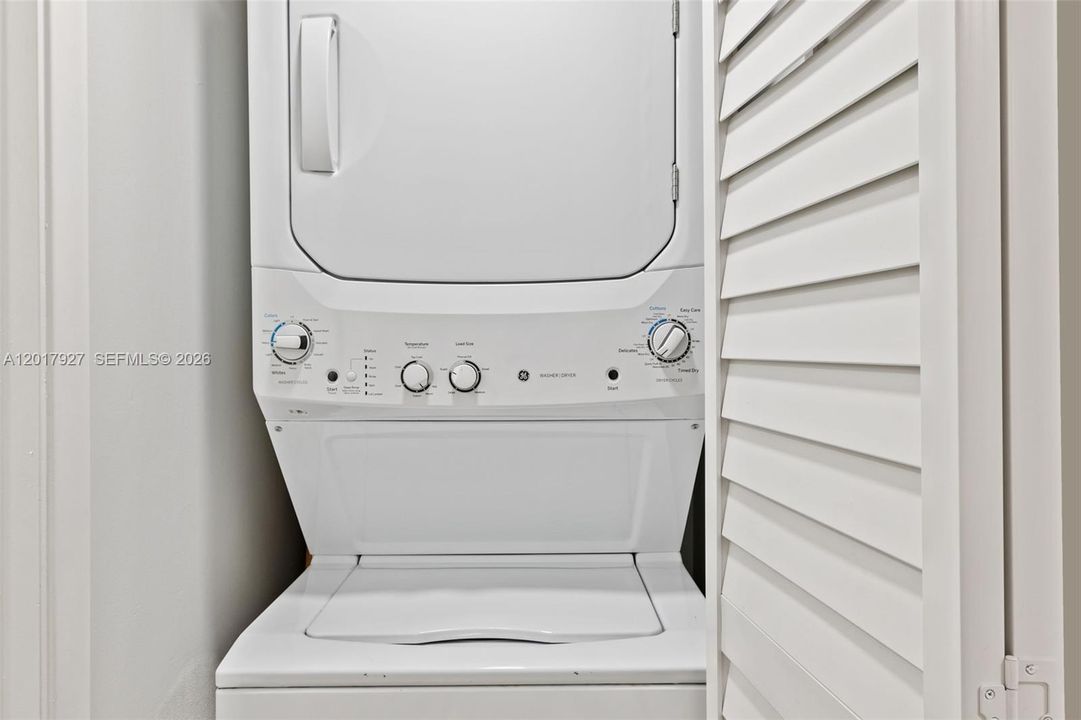 Active With Contract: $235,000 (2 beds, 2 baths, 1192 Square Feet)
