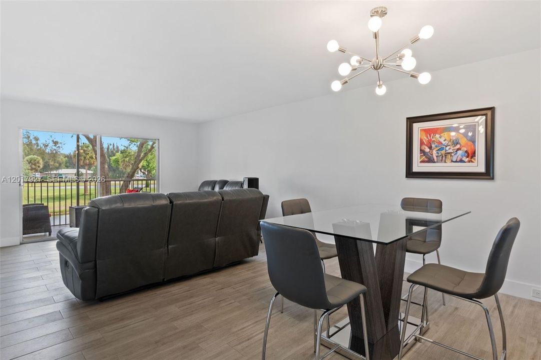 Active With Contract: $235,000 (2 beds, 2 baths, 1192 Square Feet)