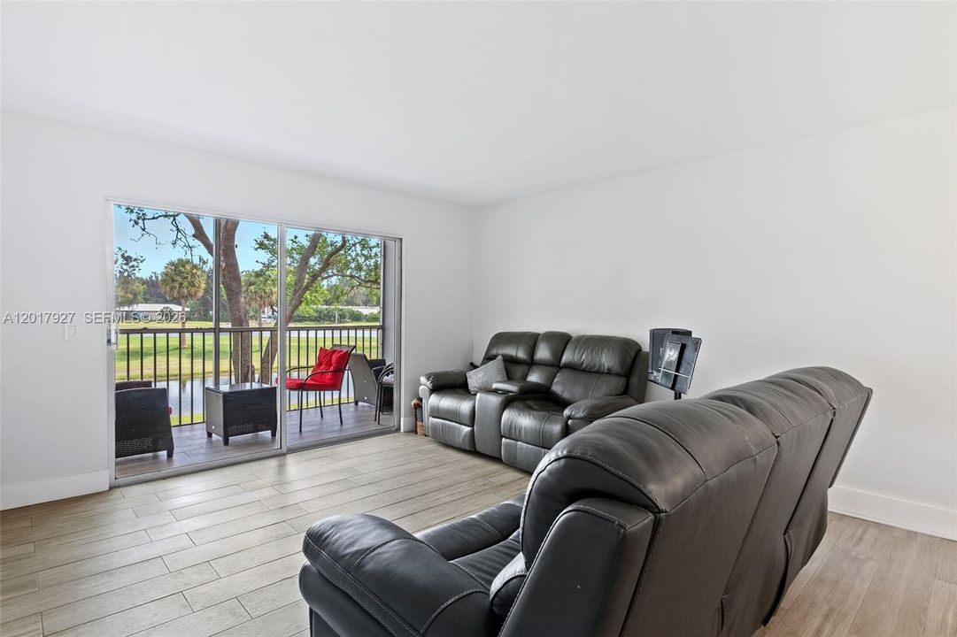 Active With Contract: $235,000 (2 beds, 2 baths, 1192 Square Feet)