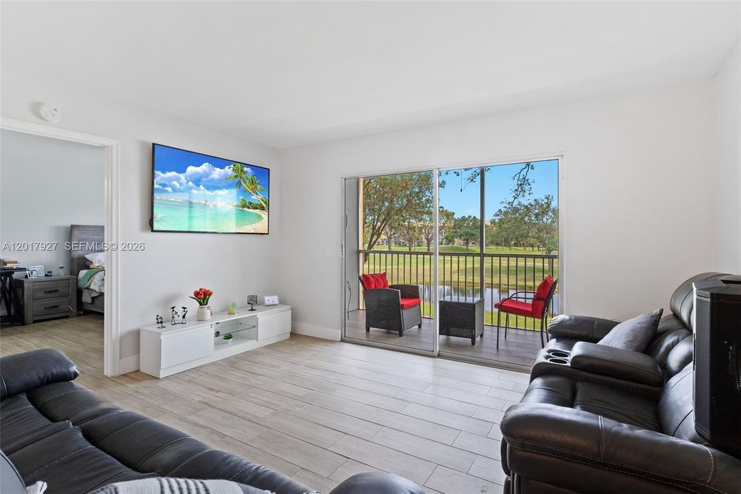 Active With Contract: $235,000 (2 beds, 2 baths, 1192 Square Feet)