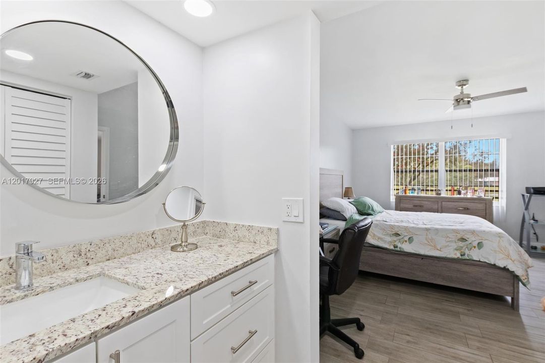 Active With Contract: $235,000 (2 beds, 2 baths, 1192 Square Feet)