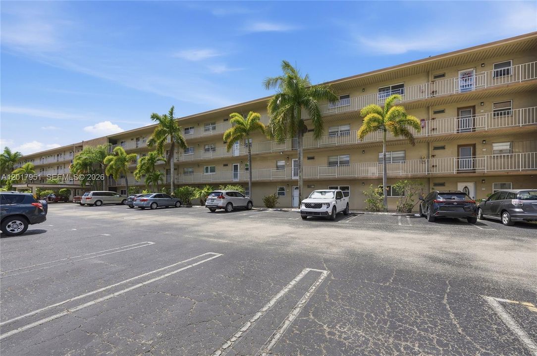 For Sale: $220,000 (2 beds, 2 baths, 960 Square Feet)