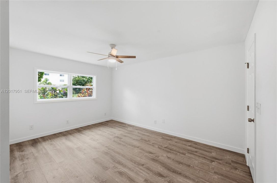 For Sale: $220,000 (2 beds, 2 baths, 960 Square Feet)