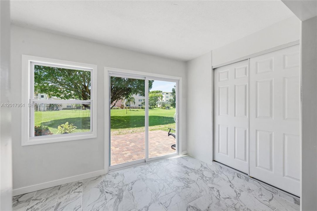 For Sale: $220,000 (2 beds, 2 baths, 960 Square Feet)