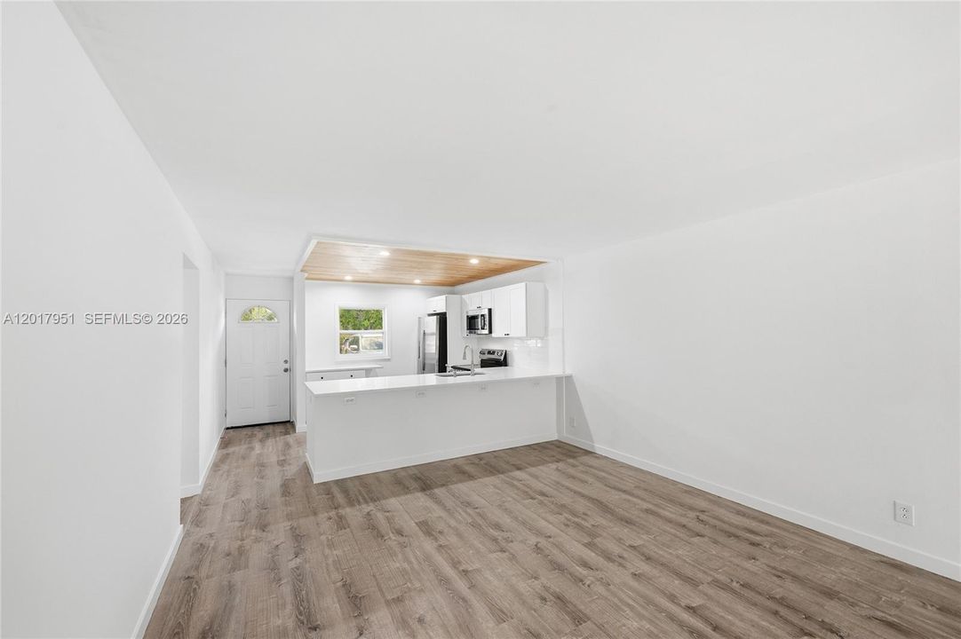 For Sale: $220,000 (2 beds, 2 baths, 960 Square Feet)