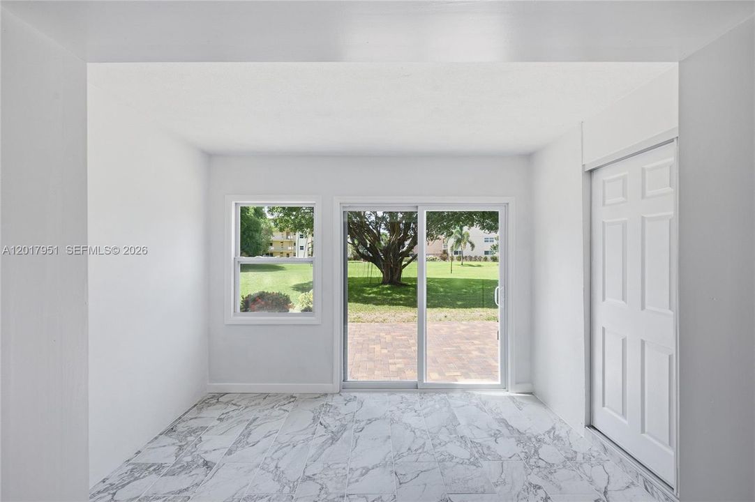 For Sale: $220,000 (2 beds, 2 baths, 960 Square Feet)